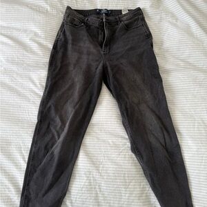 Hollister Women's Ultra High-Rise Mom Jeans